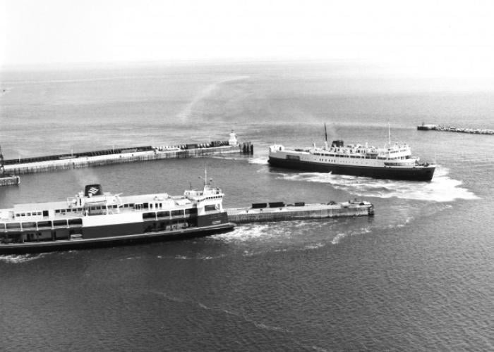 the vacationland sailing into port